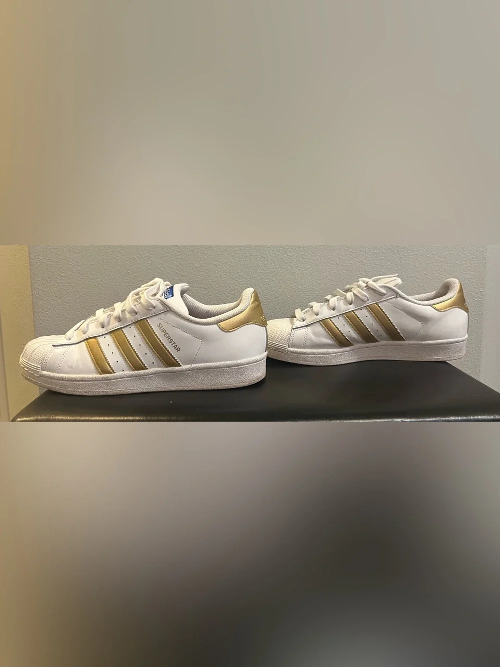 Women’s Shell Toe Adidas Superstar, Sz 8, Gold Stripes